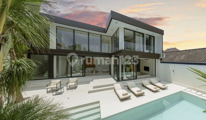 Modern 4 Bedroom Villa In Seminyak For Sale