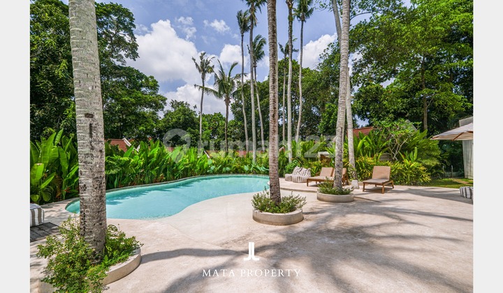 Operational 11-Villa Boutique Hotel For Sale In Kedungu