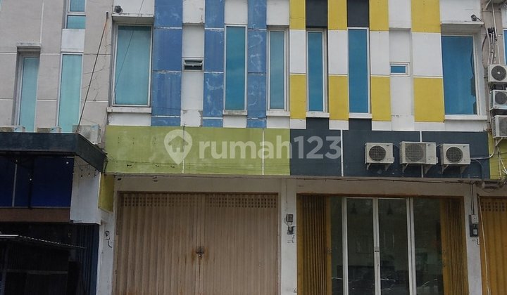 Modern 3-Story Shophouse for Rent - Easy & Strategic Access 1