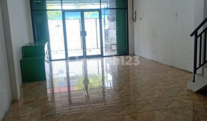 Shop House for Rent on Main Road - Suitable for Business, Prime Location 2
