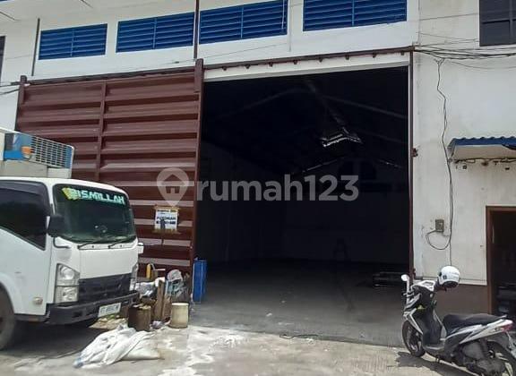 Gudang, di Balikpapan Utara,