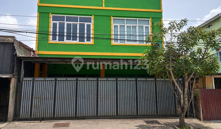 Shop House for Rent on Main Road - Suitable for Business, Prime Location 1