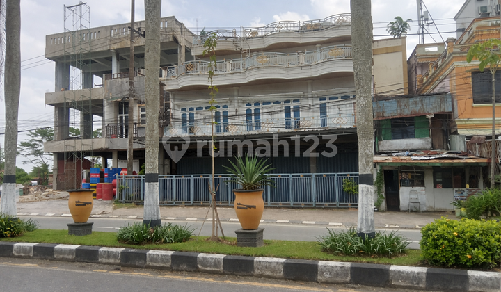 For Rent: 3 Connected 4-Storey Shophouses, Located on Main Road, Suitable for Offices and Business.