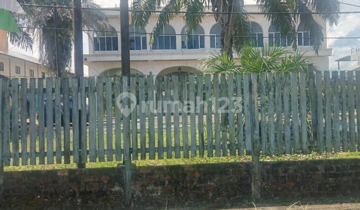 Strategic Shop House for Sale! Land Area 4600 m², Building Area 1500 m², 3 Floors, 4 KM 1