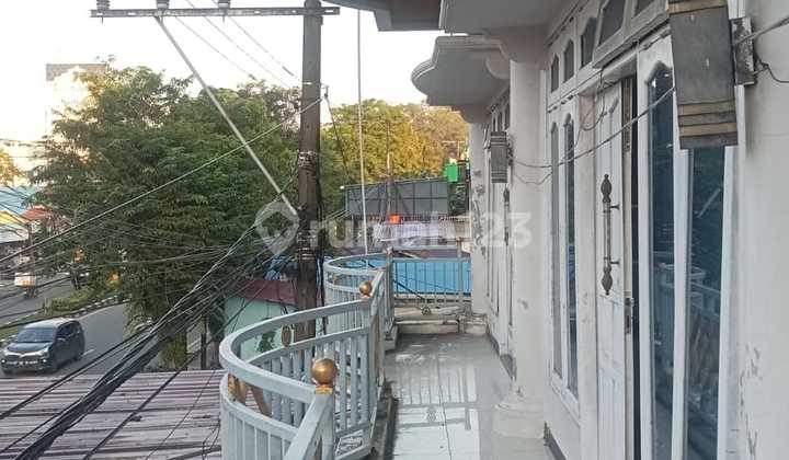 For Rent: 3 Connected 4-Storey Shophouses, Located on Main Road, Suitable for Offices and Business. 2