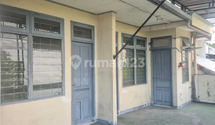 For Rent 2 Shop Houses, 6 Bathrooms, Strategic Location, Suitable for Business 2