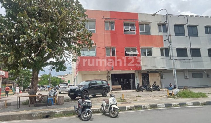 For Rent 3-Story Shop House Super Strategic - Near Port, Wide Road & Busy Area, Suitable for All Businesses! 1