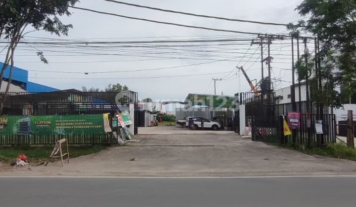 Warehouse for Sale by Main Road - Strategic Location, Spacious & Ready to Use!