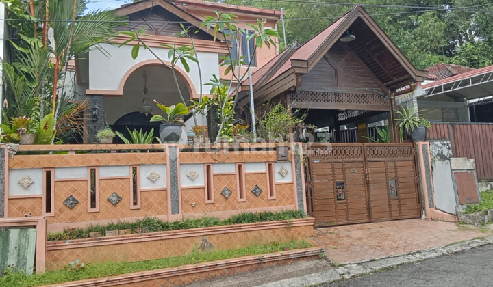 For Sale Large 7 Bedroom, 7 Bathroom House in a Strategic Location Near Public Facilities, Close to City Park & Places of Worship For Sale Large 7 Bedroom, 7 Bathroom House in a Strategic Location Near Public Facilities, Close to City Park & Places of Worship