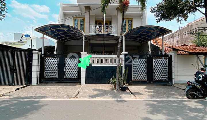 Rumah Bagus di Meruya Utara Siap Huni