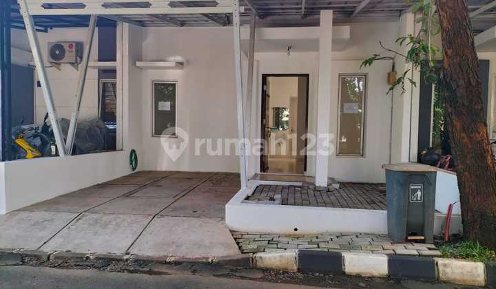 Minimalist House Inside a Cluster 2