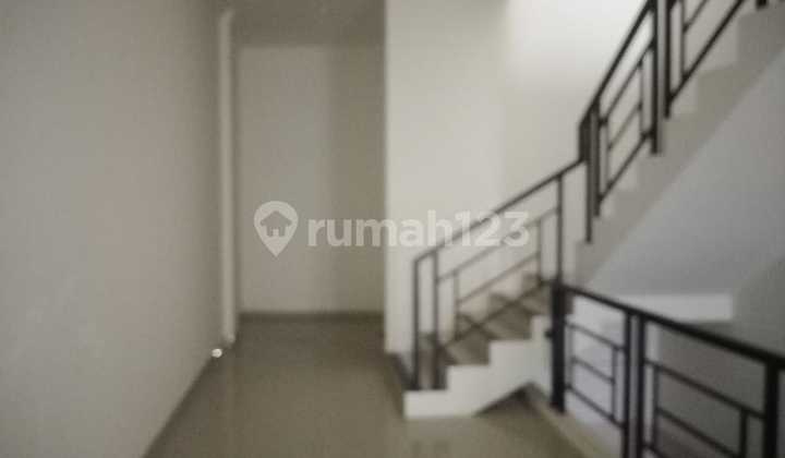 For Rent: Commercial Shop House in Strategic M T Haryono Location 2