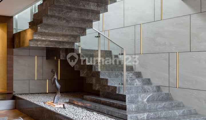 Dijual Rumah Mewah Full Furnished di Bsb City 2