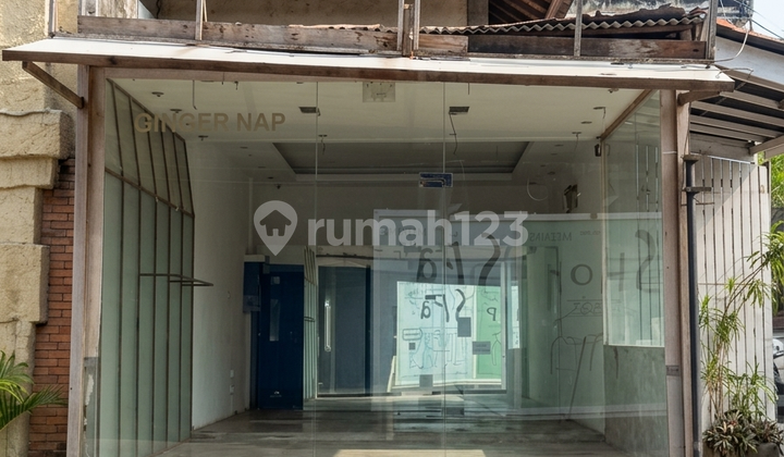 Strategically Located Shop for Rent on Jl Pantai Batu Mejan, Canggu, Bali