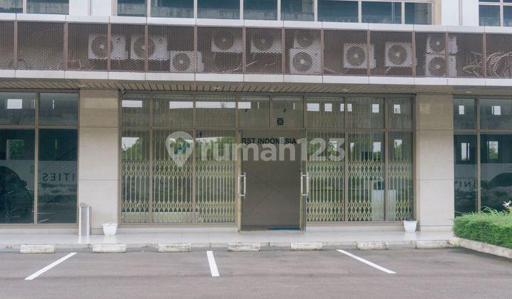 Ready to Occupy, Shop House, 3 Floors, Near Shopping Center, Fully Furnished, 1