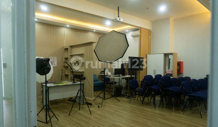Ready to Occupy, Shop House, 3 Floors, Near Shopping Center, Fully Furnished, 2