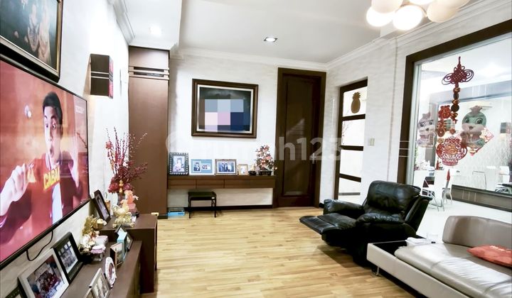 For Sale: Adjoined Shophouse in a Semi-Complex on Brigjend Katamso Street, Medan 2