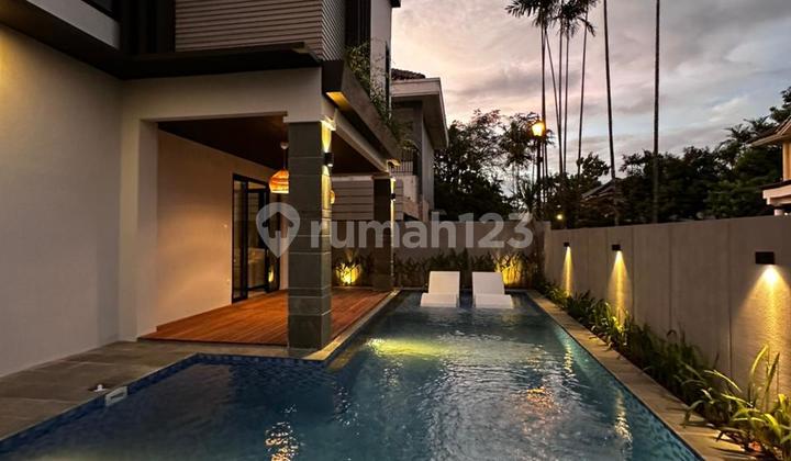 Rumah Hoek Brand New Full Furnished dengan Attic, Mezzanine & Kolam Renang di Taman Bromo Lippo Karawaci Central