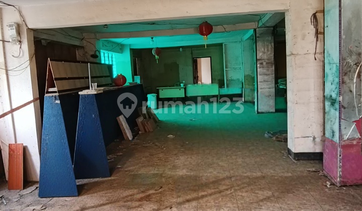 For Rent: Hook House on the Edge of Bencongan Kelapa Dua Main Road 2