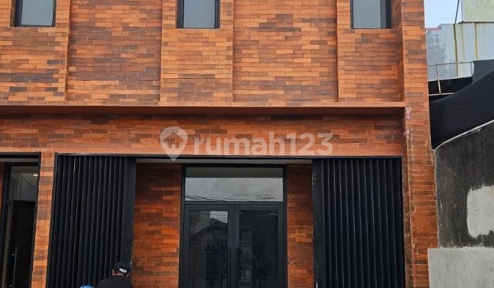 Rent a Three-Story Adjoined Shophouse at Ujung Menteng, Bekasi Main Road Rent a Three-Story Adjoined Shophouse at Ujung Menteng, Bekasi Main Road