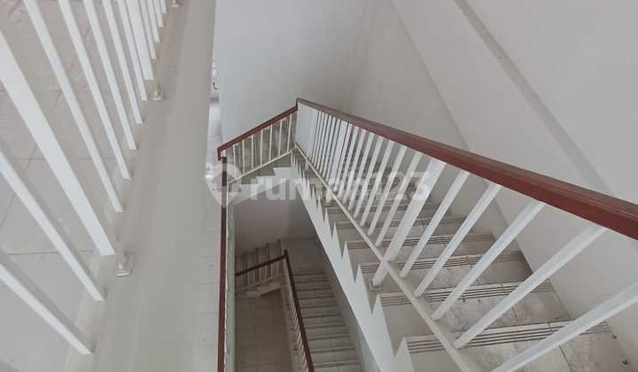 For Rent Brand New Shop House at Emerald Avenue on Raya Boulevard Bintaro 2