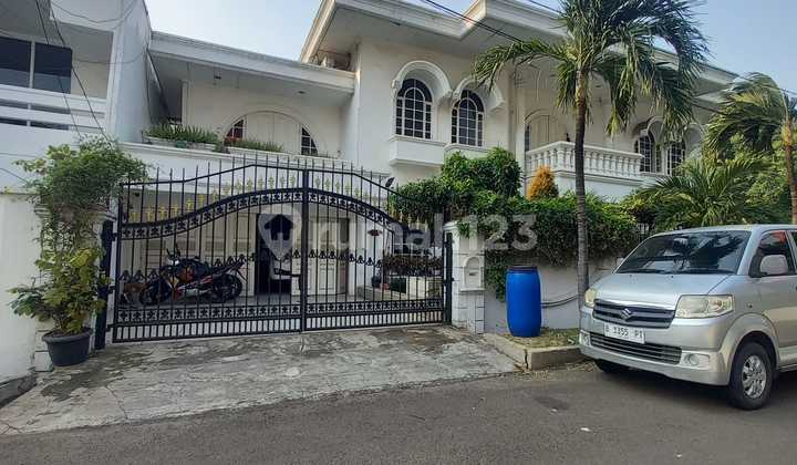 For Sale 2-Story Corner House in Pluit Timur Residence 2