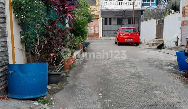 Old House for Sale in Pluit, Land Area Included 2