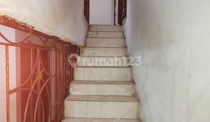 For Sale: Cosmos 2.5-Story Shop House in Kedoya Raya 2