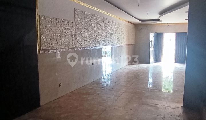 For Rent 3-Story Shop House 5X15m Rare Opportunity Facing Boulevard Graha Raya Bintaro 2