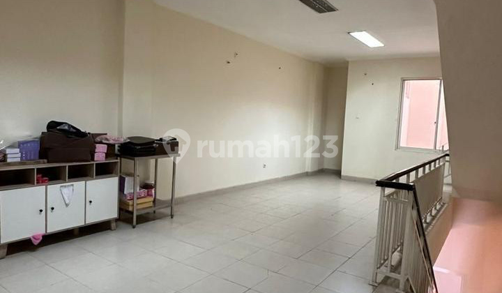 Forsale/lease) A 2-nd and 3-rd Floor Shop House (Ruko) at Puri Mansion, Kembangan, West Jakarta. 2