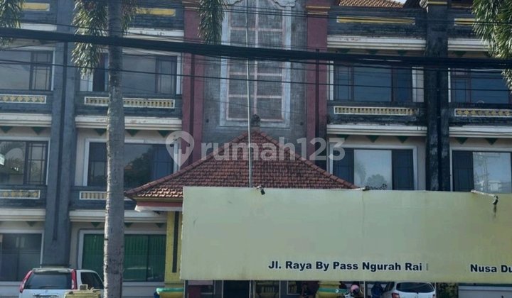 For Sale: Building with a Strategic Location, Suitable for Office Use and Educational Center.