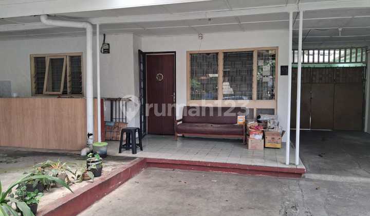 Classic House for Rent, Suitable for a Cafe or Viral Culinary Business. Classic House for Rent, Suitable for a Cafe or Viral Culinary Business.