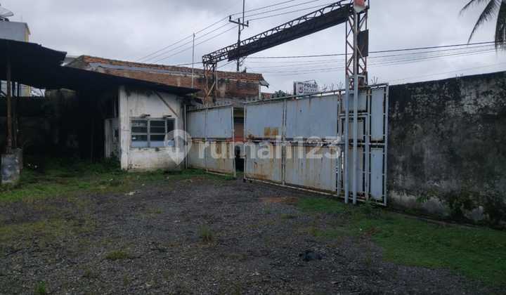 Warehouse Complex with an Area of 13,000 M². Located in the City Center, Next to Kopte Kuningan Eye Center. Suitable for Various Types of Businesses.