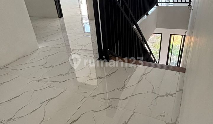 Rumah 2 Lantai Dekat Lebak Bulus bisa KPR Rumah 2 Lantai Dekat Lebak Bulus bisa KPR