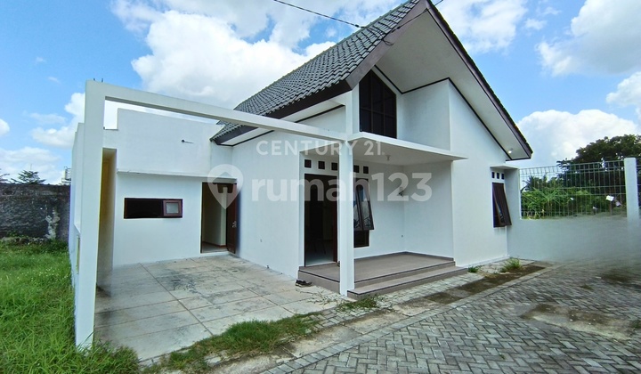 New 1-Story House Ready to Live In Gito Gati Near Sch Ugm New 1-Story House Ready to Live In Gito Gati Near Sch Ugm
