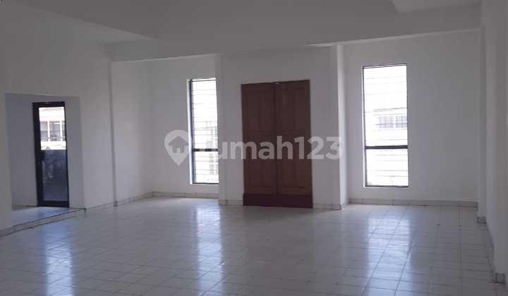 3-Story Shophouse Premium Location on Jalan Gatsu Tengah, Denpasar, Bali Flood-Free 3-Story Shophouse Premium Location on Jalan Gatsu Tengah, Denpasar, Bali Flood-Free