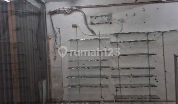 FOR RENT: 2-Story Shophouse Former Idolmart in a Busy and Strategic Area 2