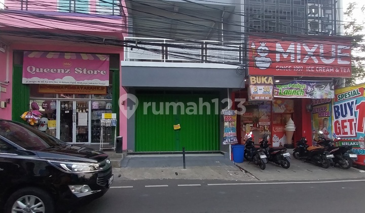 Rented 3-Story Shop House in Busy Area Suitable for Any Business 1