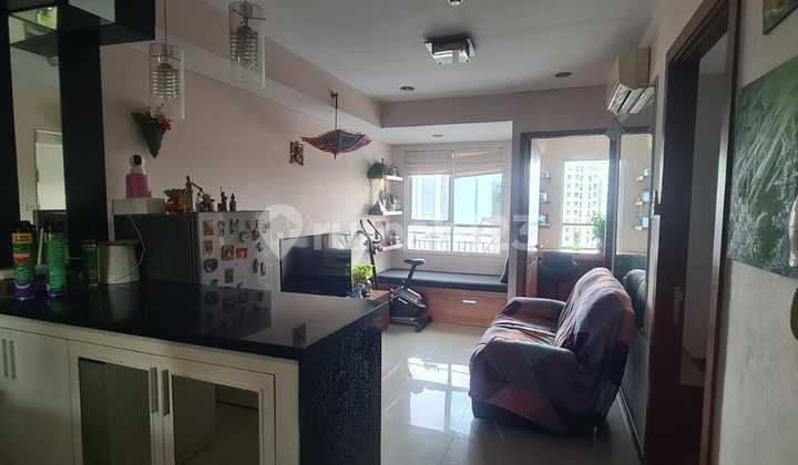 Apartment Unit, 2 Bedrooms, Building Area 52 m², Furnished, Monthly Square [Mth Square], Strategic, Near TransJakarta Bus Stop (Rj)