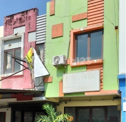 Strategically Located Shophouse, Tourist Landmark 1