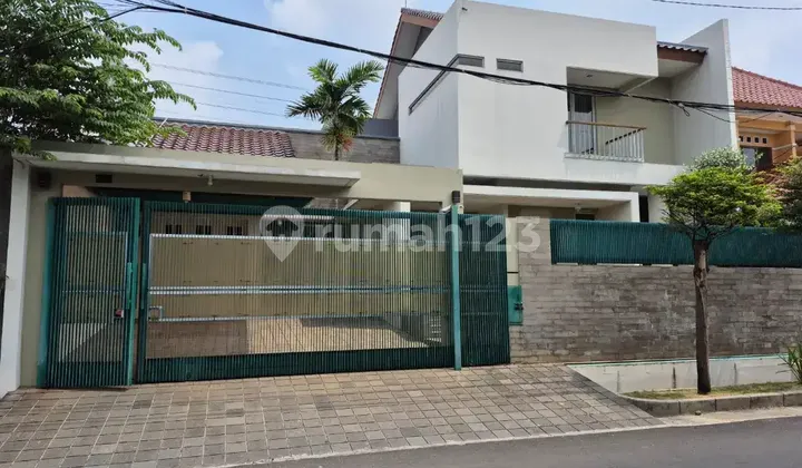 Rumah 2 Lantai Siap Huni di Cipinang Elok - Lingkungan Nyaman