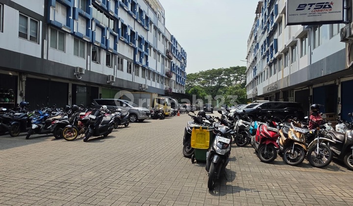 For Sale: 3 Adjoining Shop Houses in Kelapa Gading, North Jakarta - Building Area 789M², 5 Floors, Prime Location Near Toll Road, Suitable for Office & Business. 2