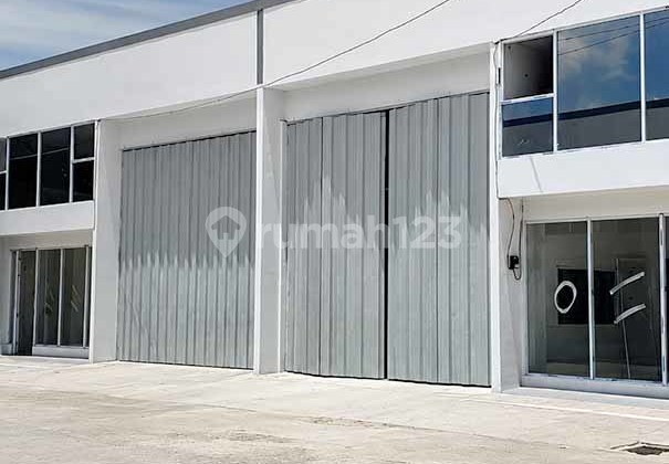 Translate to en: Strategic Warehouse Rental Tanjung Pura Kalideres West Jakarta (Behind Citra 8) - Area 225 M² Container Access 40Ft Flood-Free
