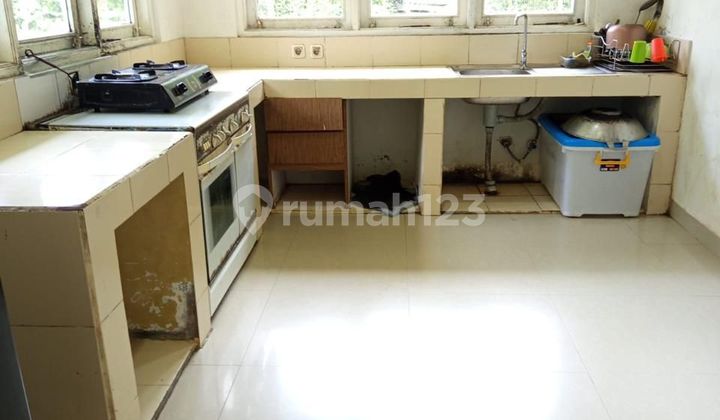 2-Building Villa with a Spacious and Lush Yard 2-Building Villa with a Spacious and Lush Yard