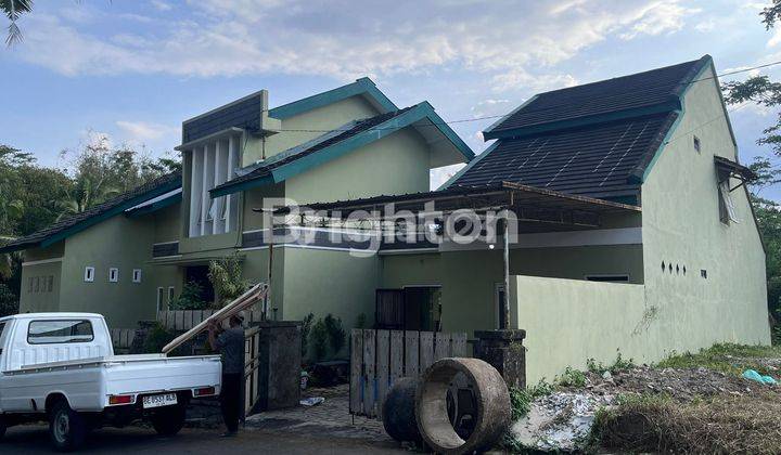 RUMAH MODERN DAN BESAR BERADA DI PINGGIR JALAN  DI JAMBE WANGI SECANG - MAGELANG 2