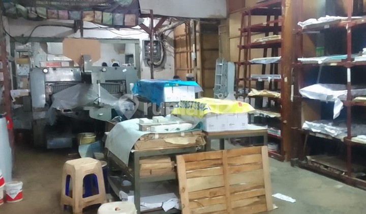 Gudang Usaha di Lokasi Komersial Mampang Prapatan, Dijual di Bawah NJOP