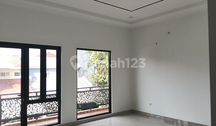Dijual Rumah Siap Huni dengan Model Modern Minimalis, Hoek 2
