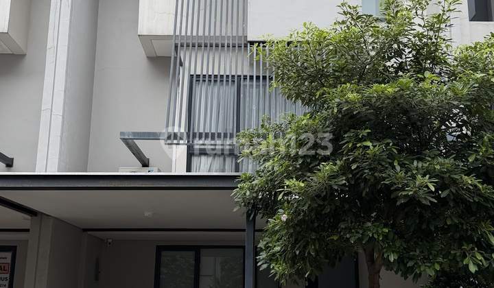 For Sale House in Invesihaus Tabebuya BSD City