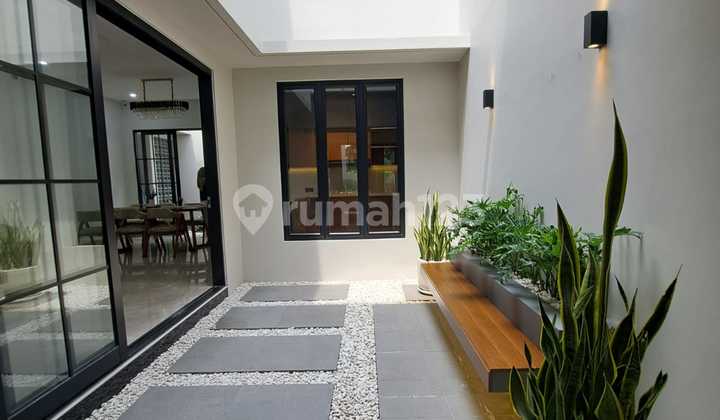 Rumah Model Kontemporer Modern di Kencana Loka Bsd 2
