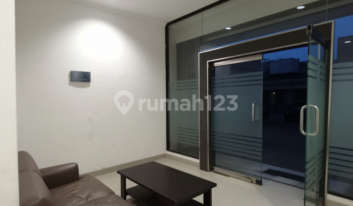 4-Story Shophouse Ready to Use on Tebet Main Road 4-Story Shophouse Ready to Use on Tebet Main Road